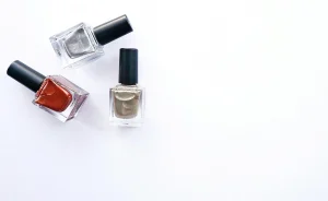 pexels-suzyhazelwood-3631691 METALLIC GLAM NAIL LACQUER